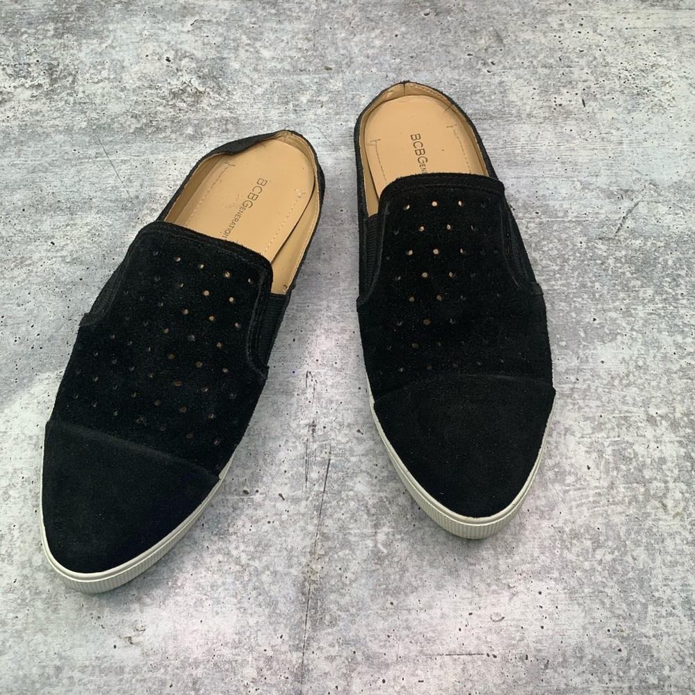 ⚠️ BCBGENERATION Black Slip On Shoes - Picture 2 of 8